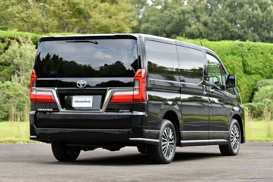  Toyota GranAce Premium 2019 года  (фото 10 из 26)